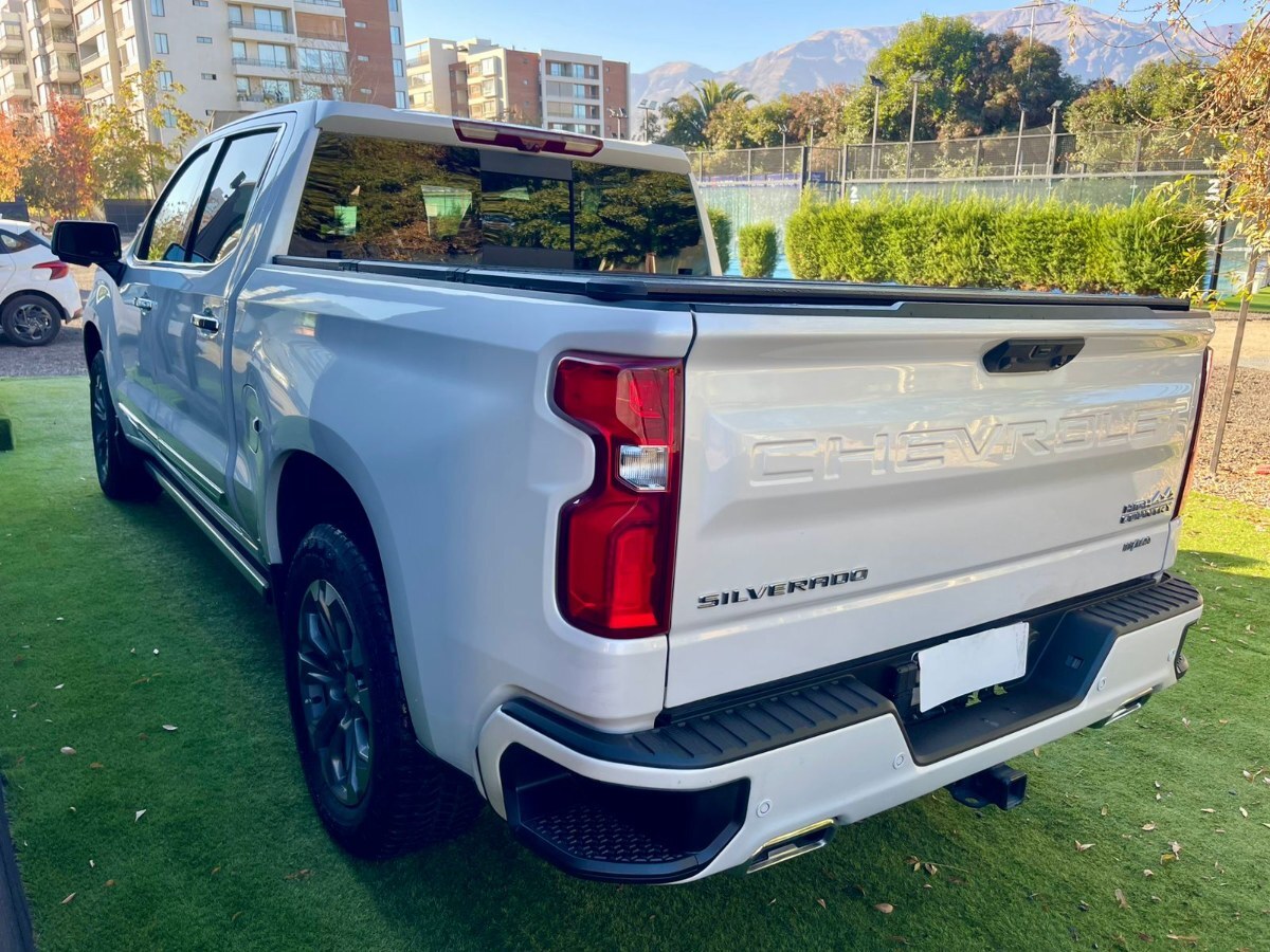 Vehicle media 7