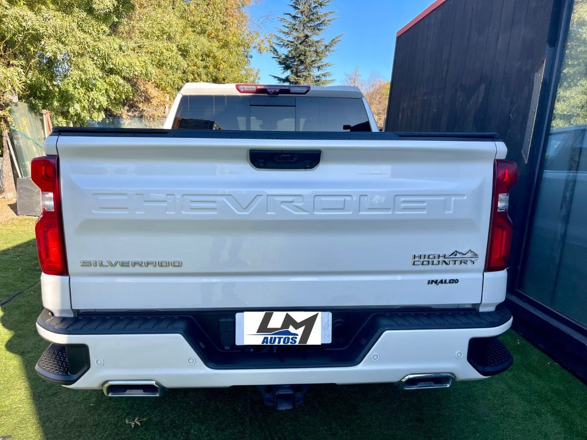 Vehicle media 8