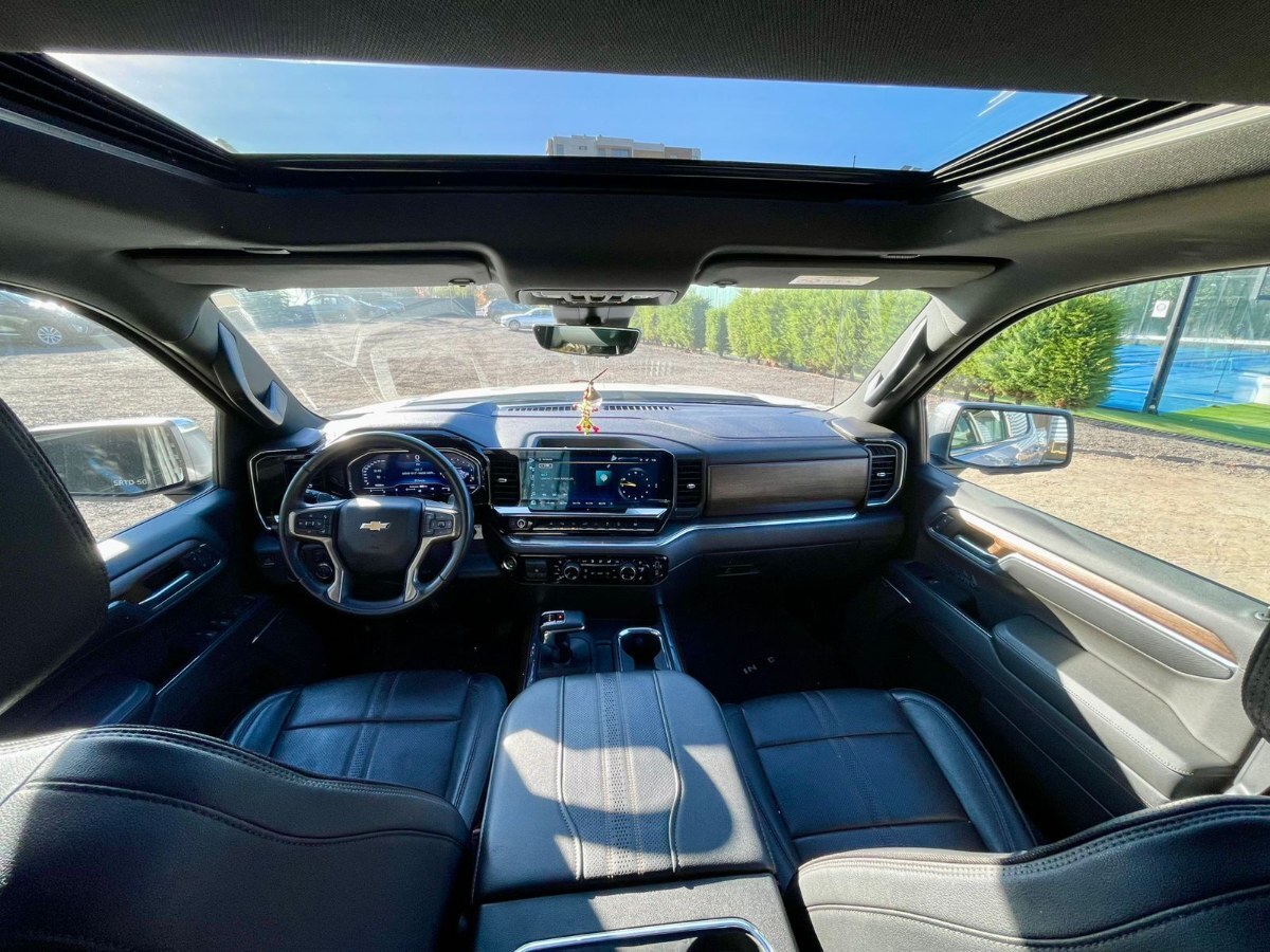 Vehicle media 9