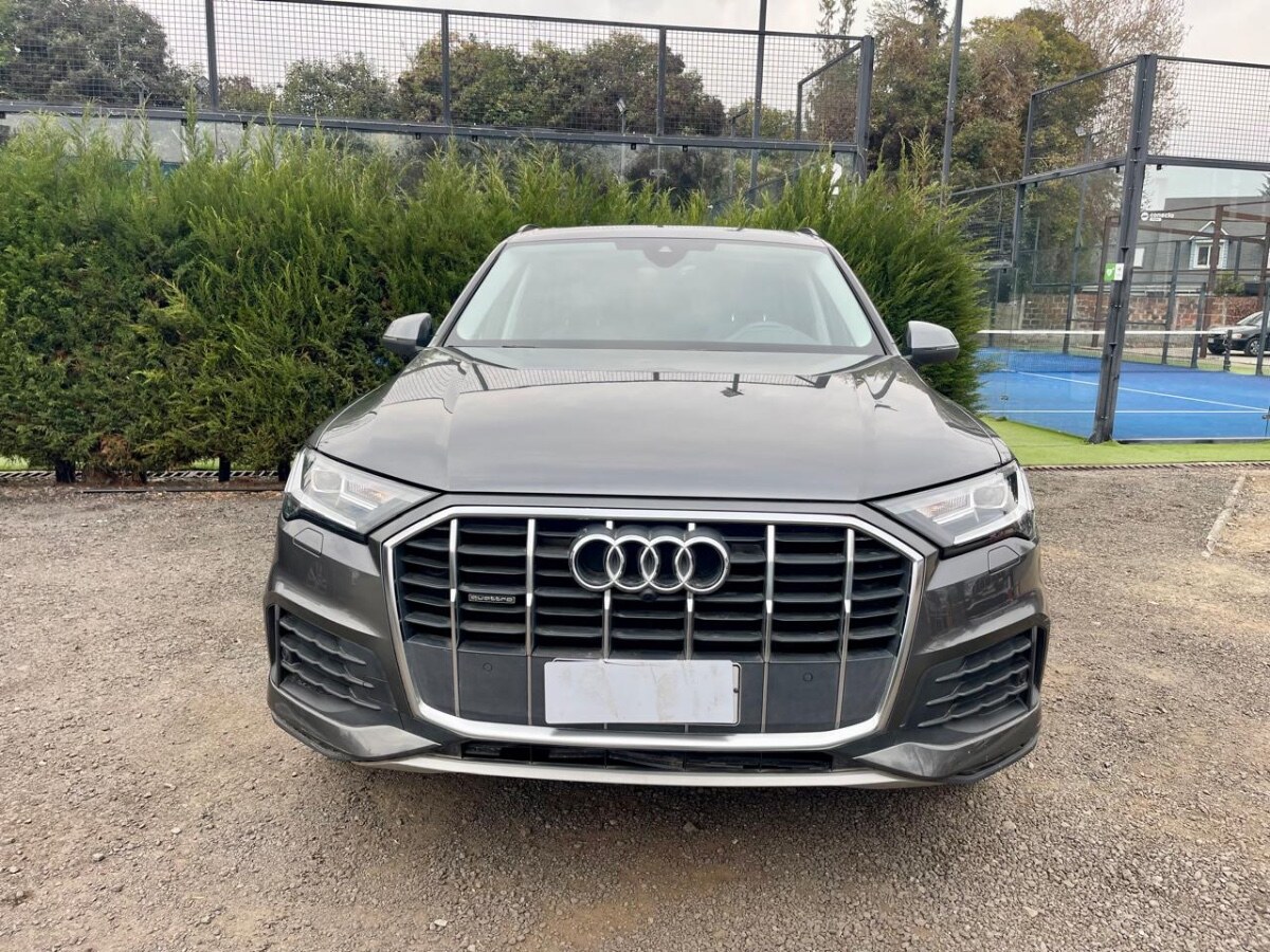 Audi Q7 undefined