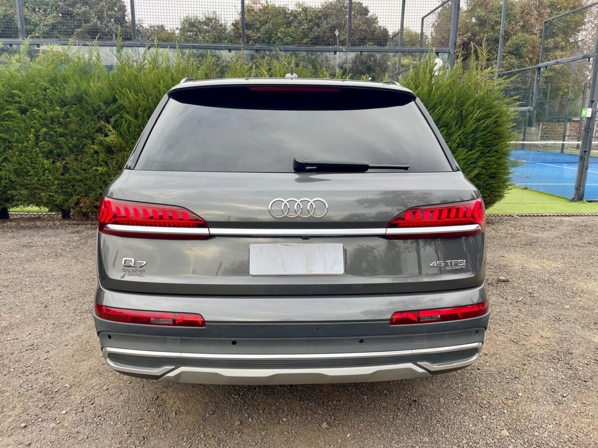 Vehicle media 4