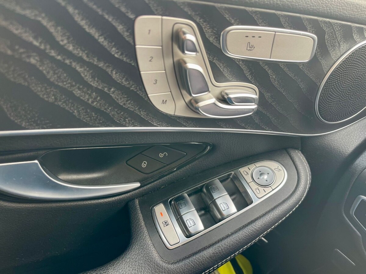Vehicle media 9