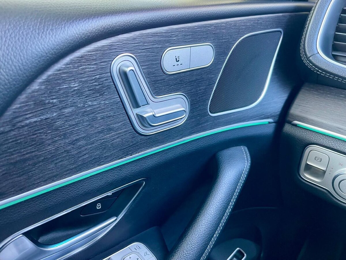 Vehicle media 8