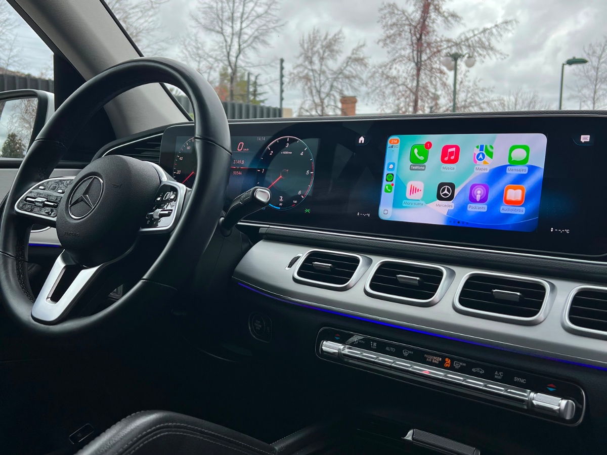 Vehicle media 9