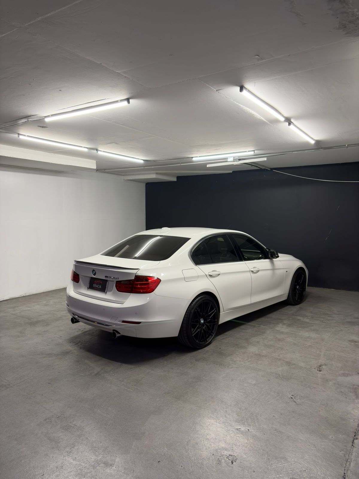 Vehicle media 4