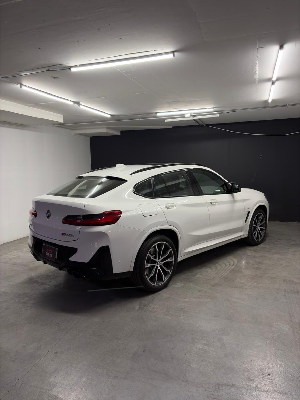 Vehicle media 4