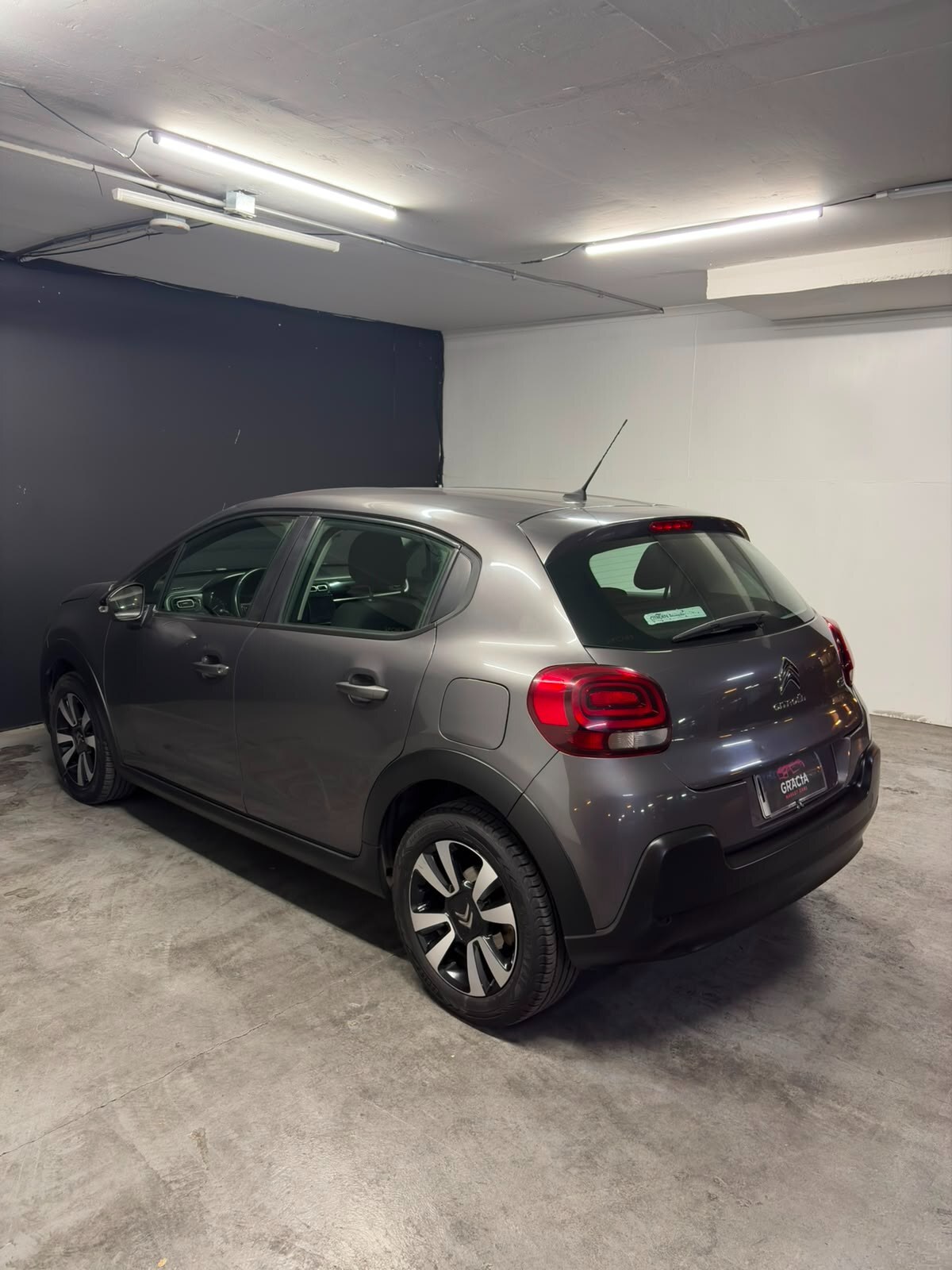 Vehicle media 6