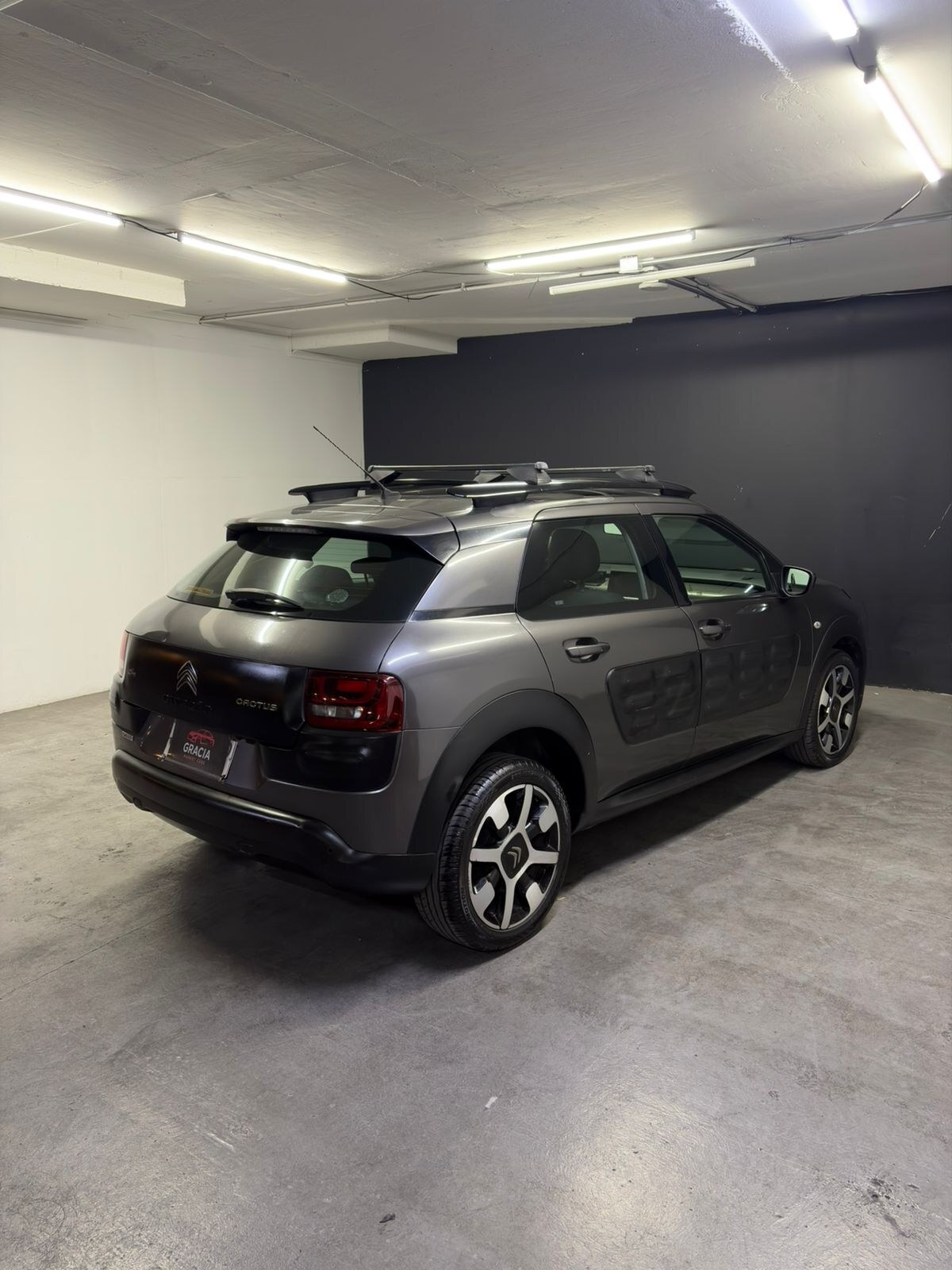 Vehicle media 4