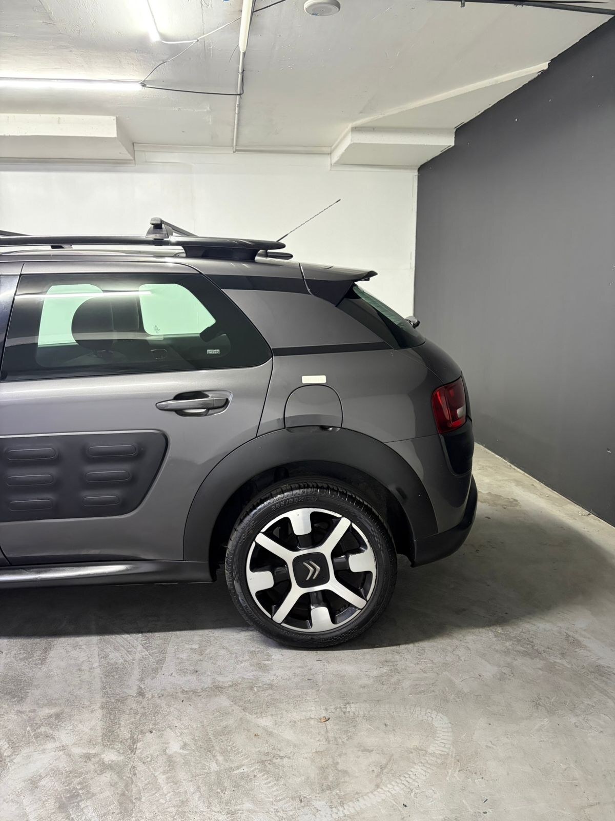 Vehicle media 8