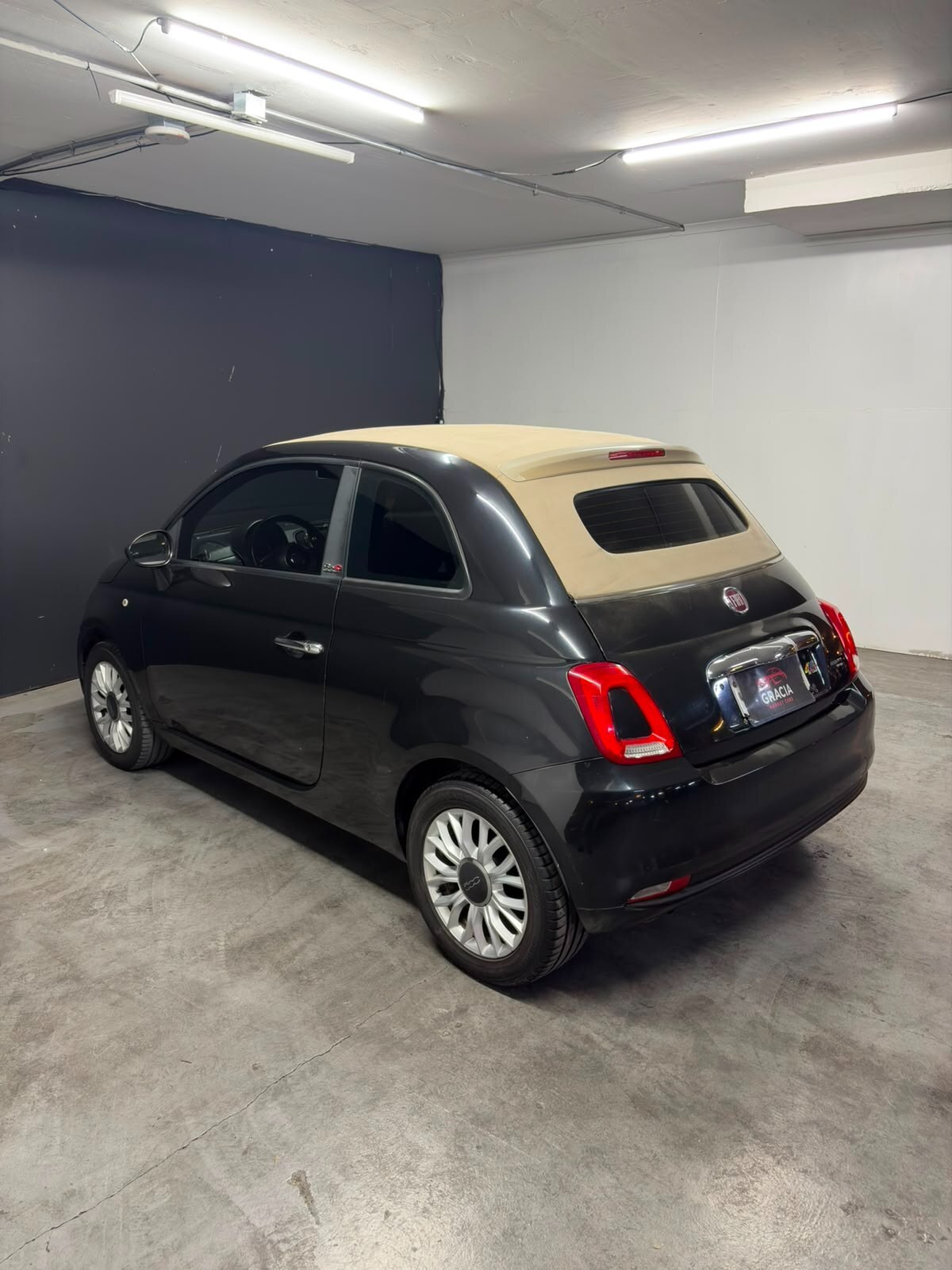 Vehicle media 6