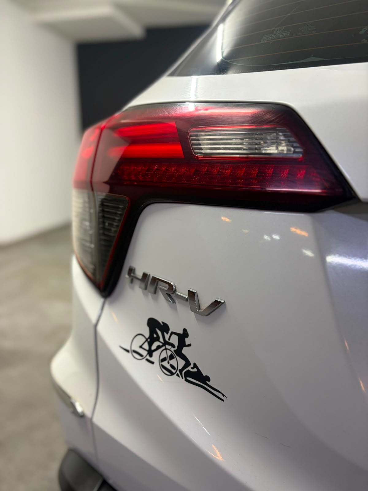 Vehicle media 9