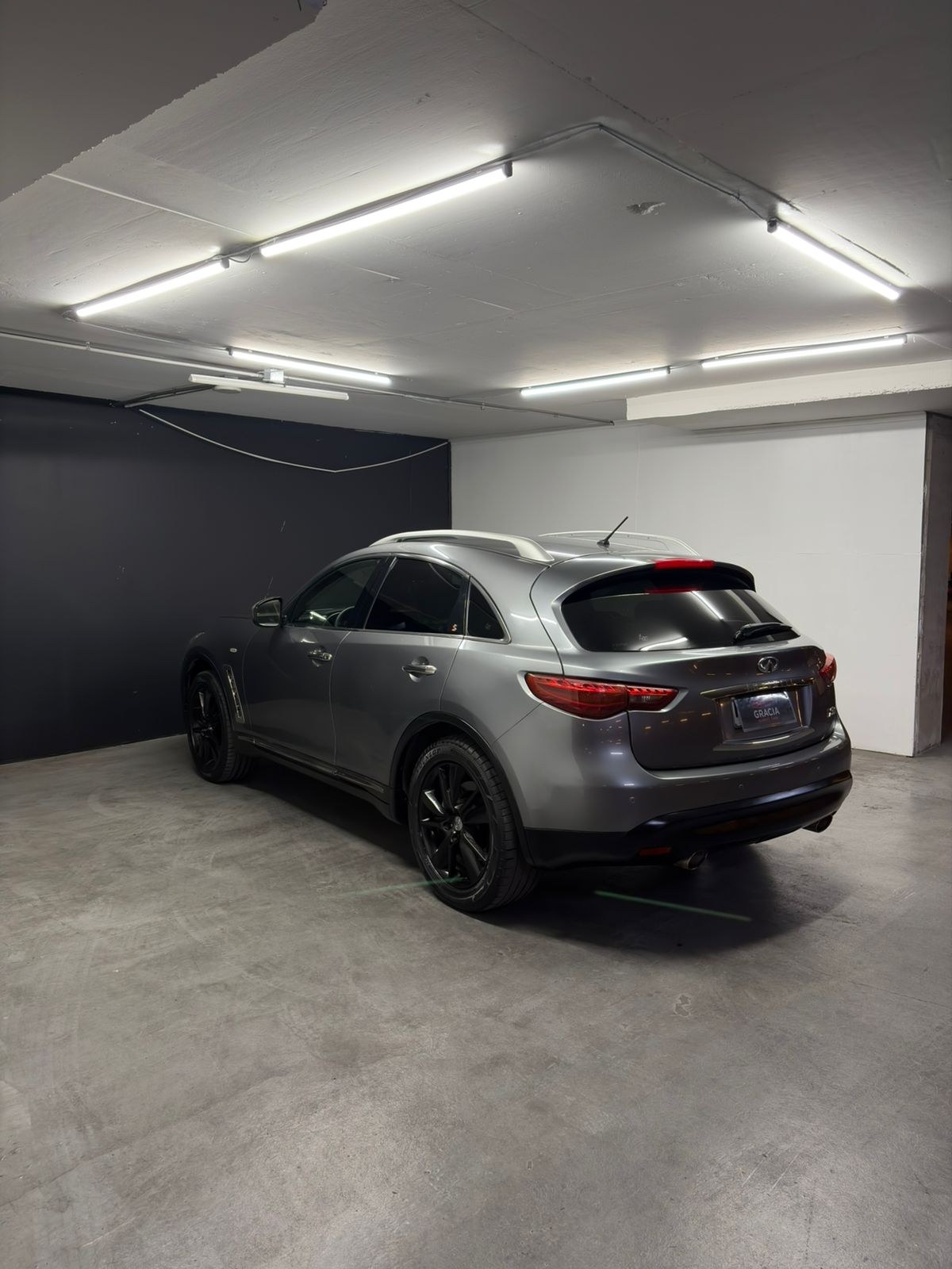 Vehicle media 6