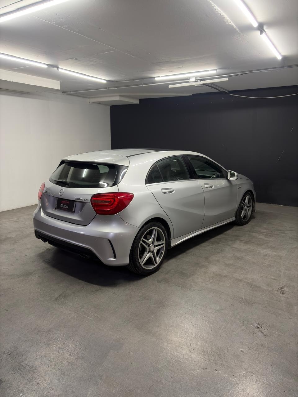 Vehicle media 4
