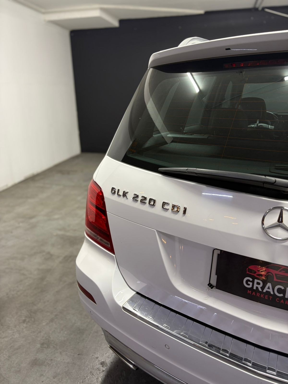 Vehicle media 9