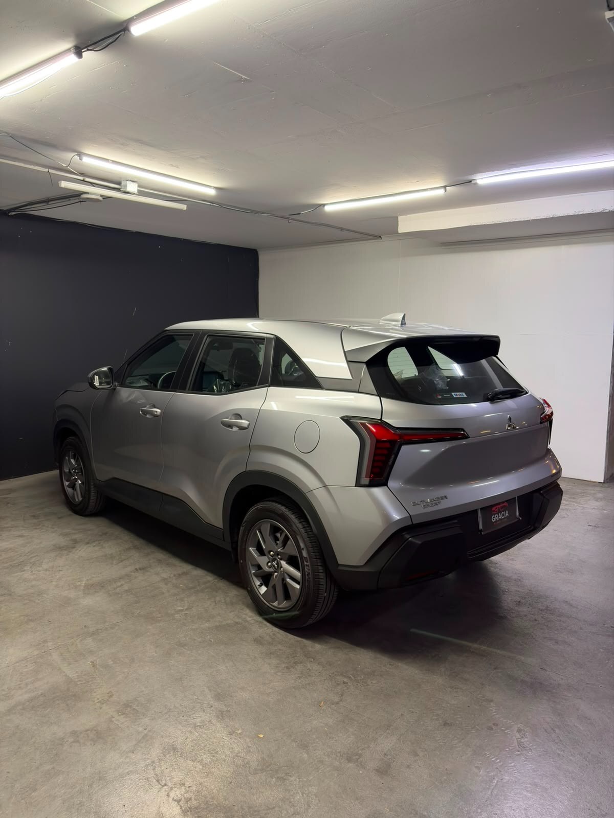 Vehicle media 6