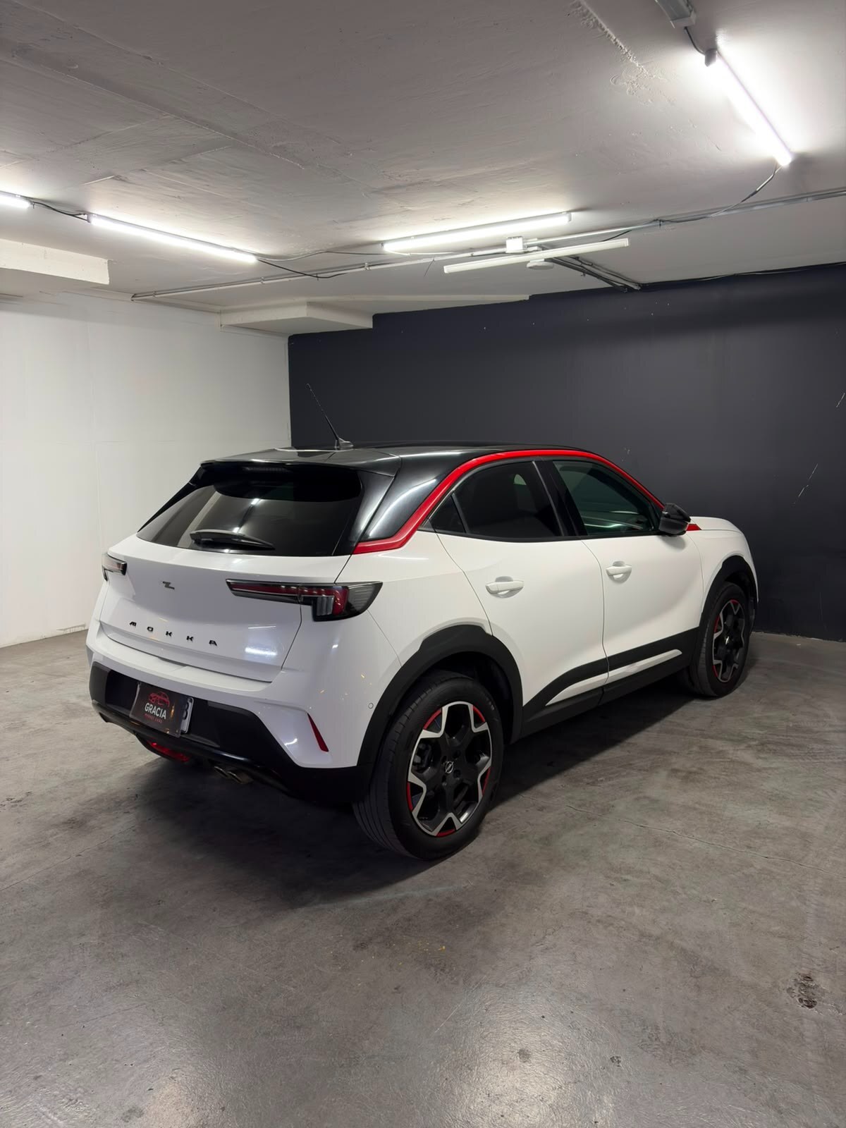 Vehicle media 4