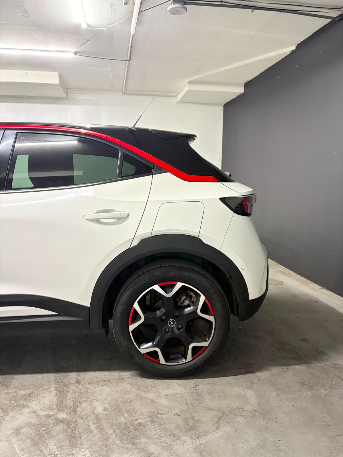 Vehicle media 8