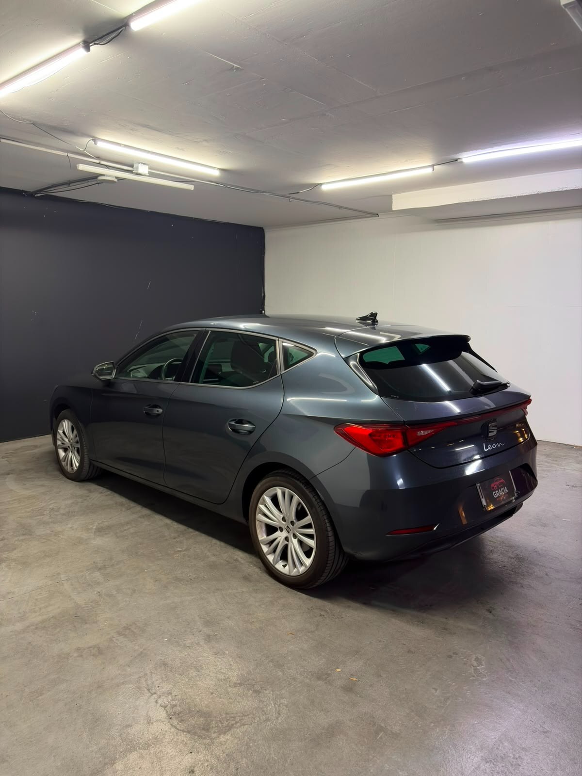 Vehicle media 6