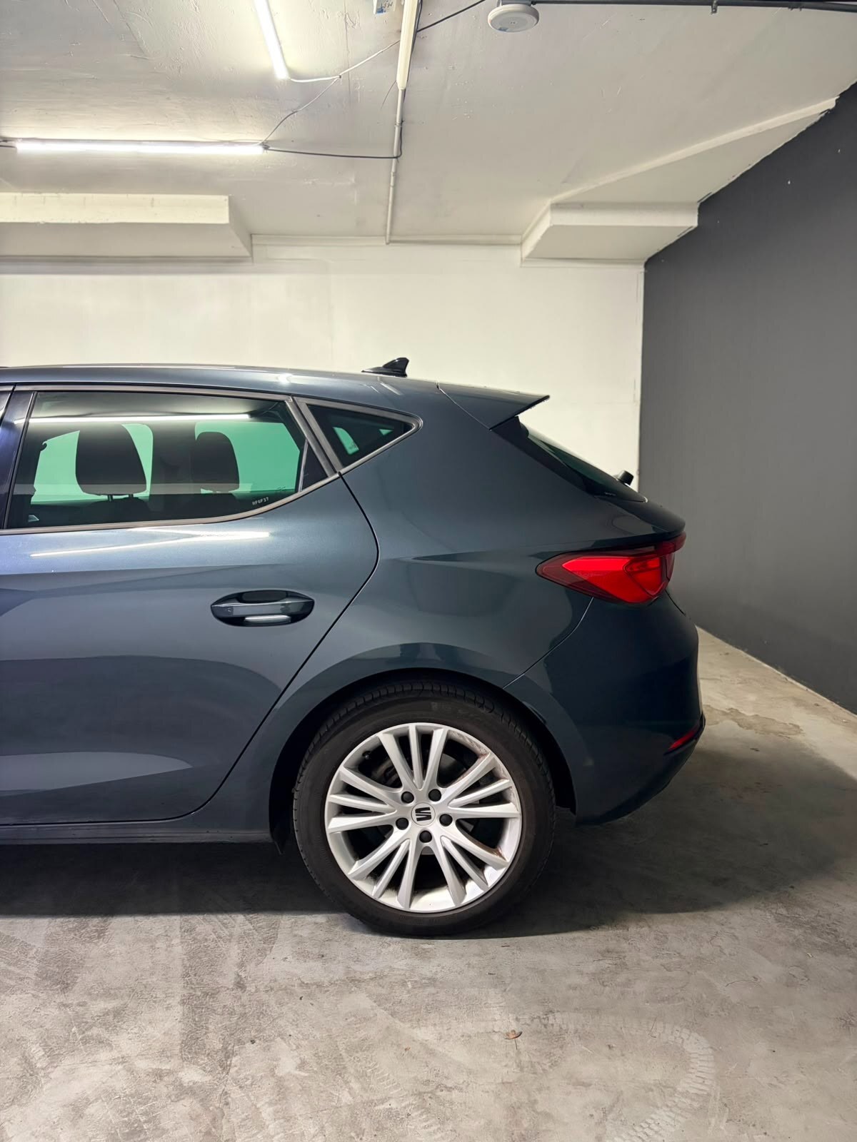 Vehicle media 8