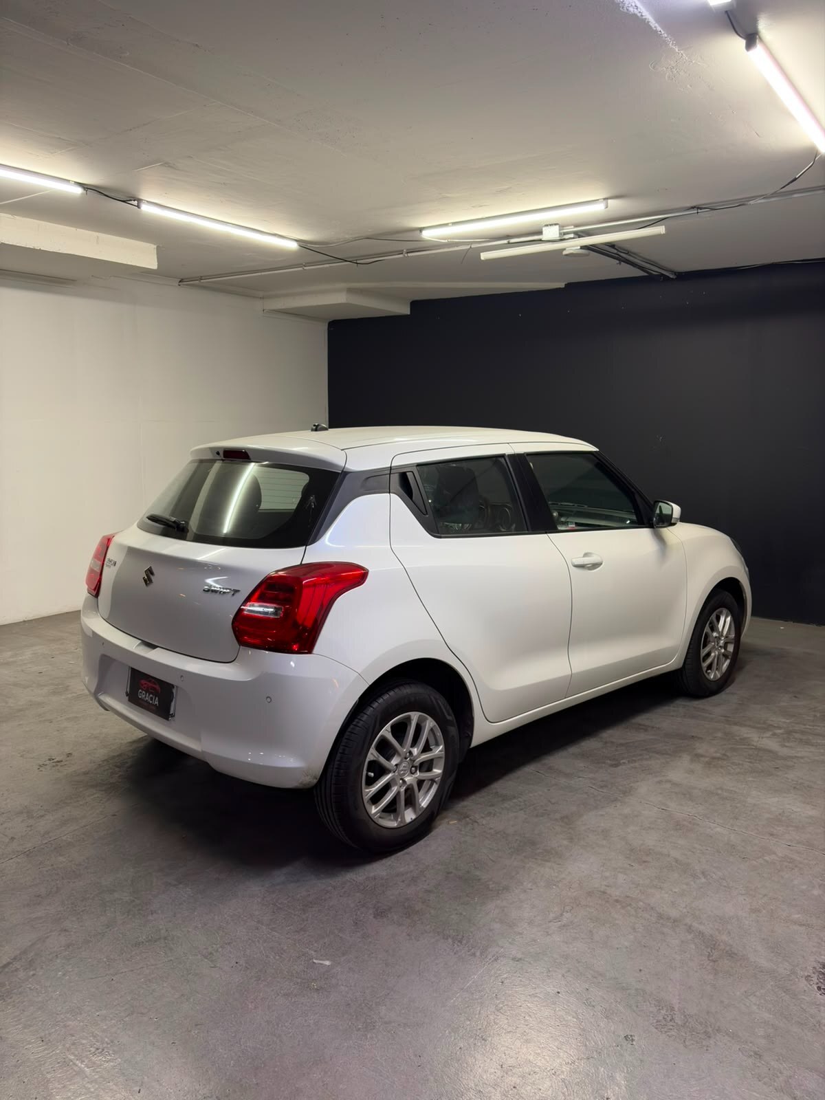 Vehicle media 4