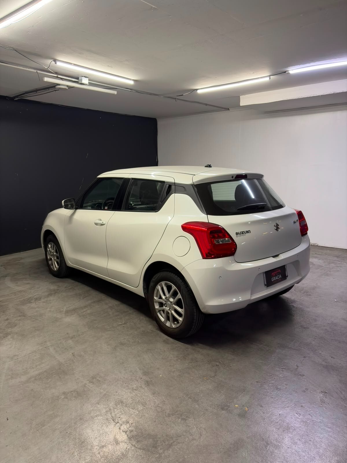 Vehicle media 6