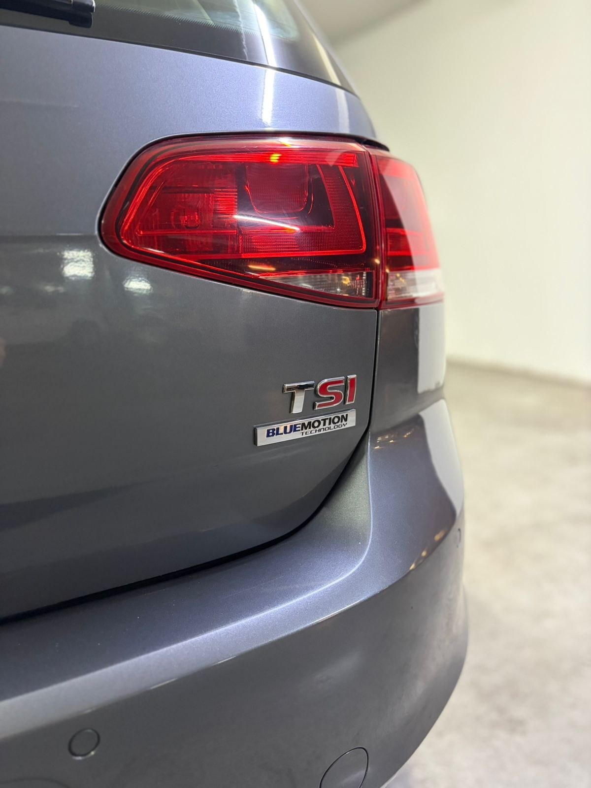 Vehicle media 9