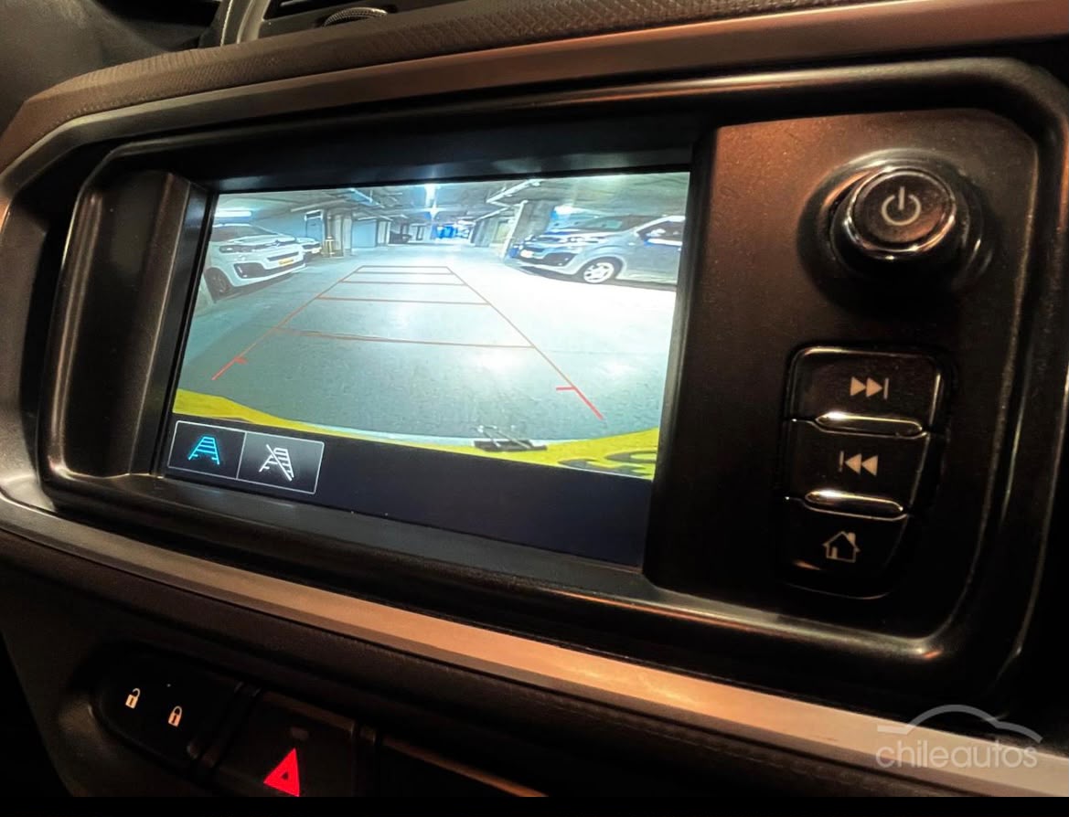 Vehicle media 8