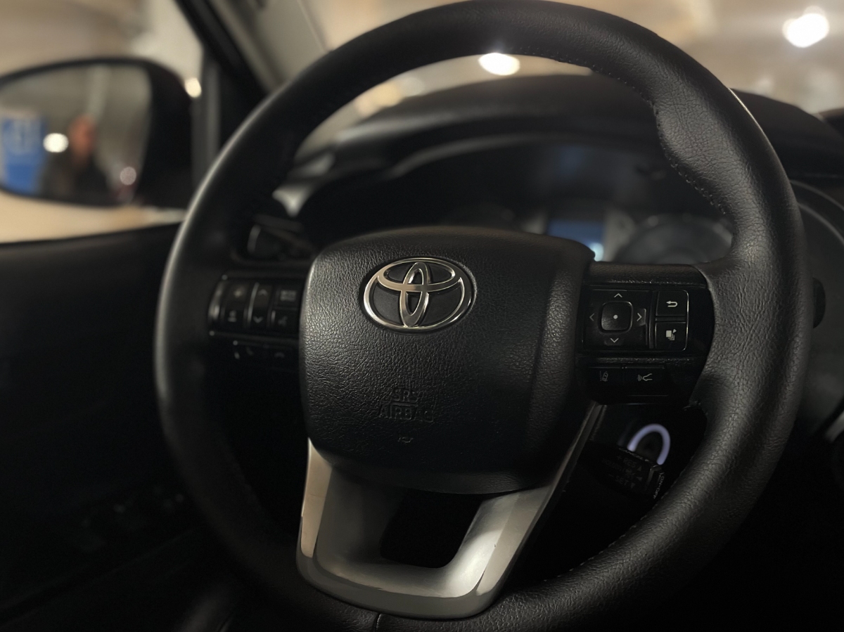 Vehicle media 9