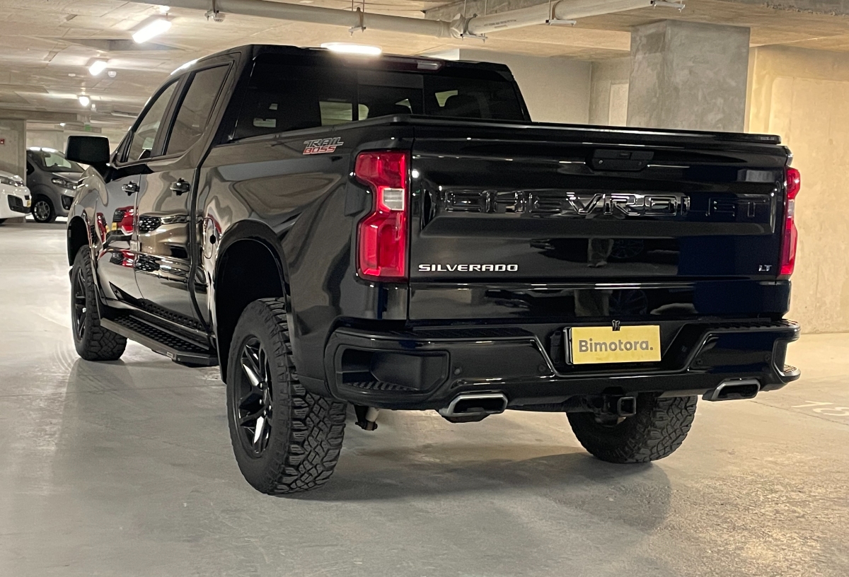 Vehicle media 4