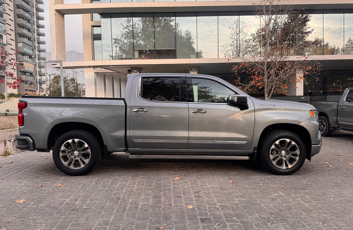 Vehicle media 8