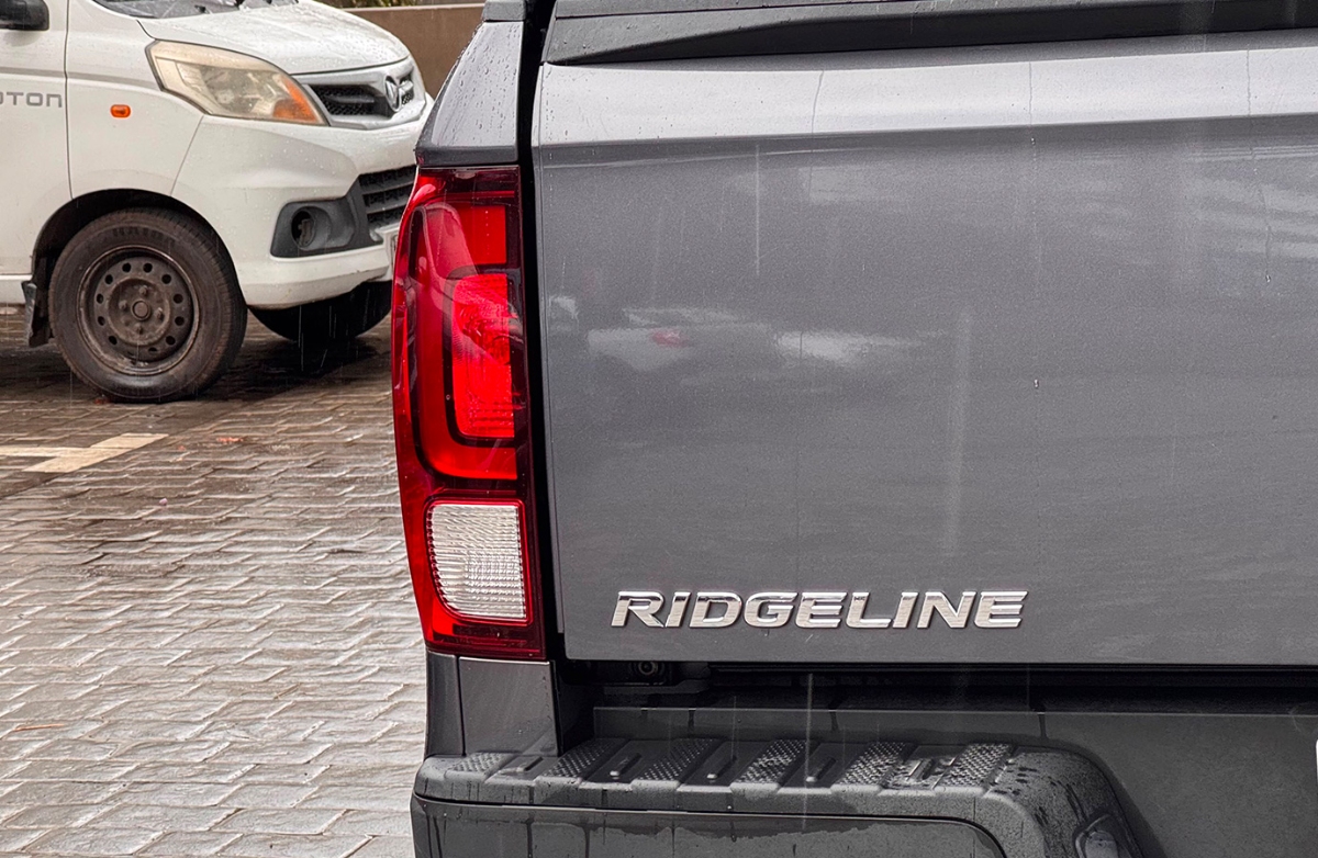 Vehicle media 6