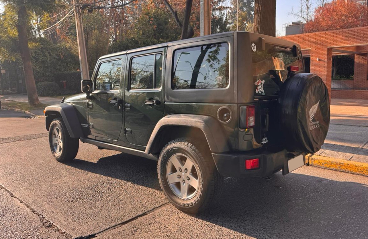 Vehicle media 7