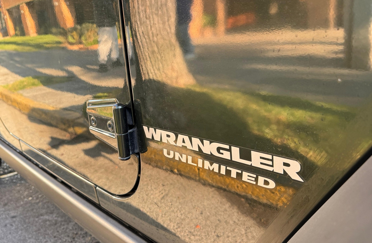 Vehicle media 6