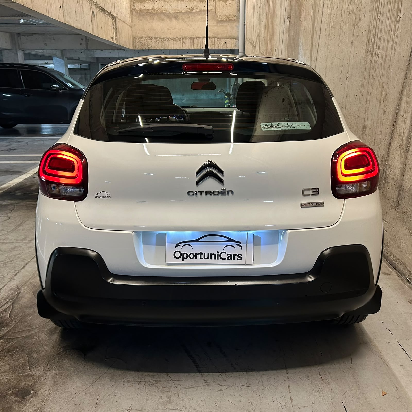 Vehicle media 4