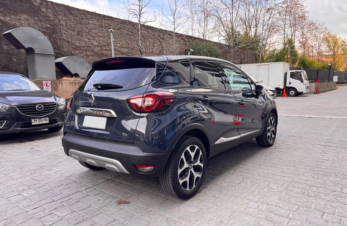 Vehicle media 6