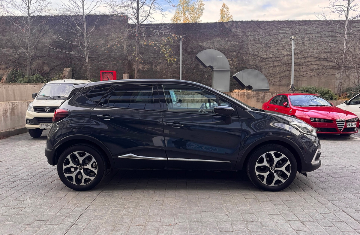 Vehicle media 7