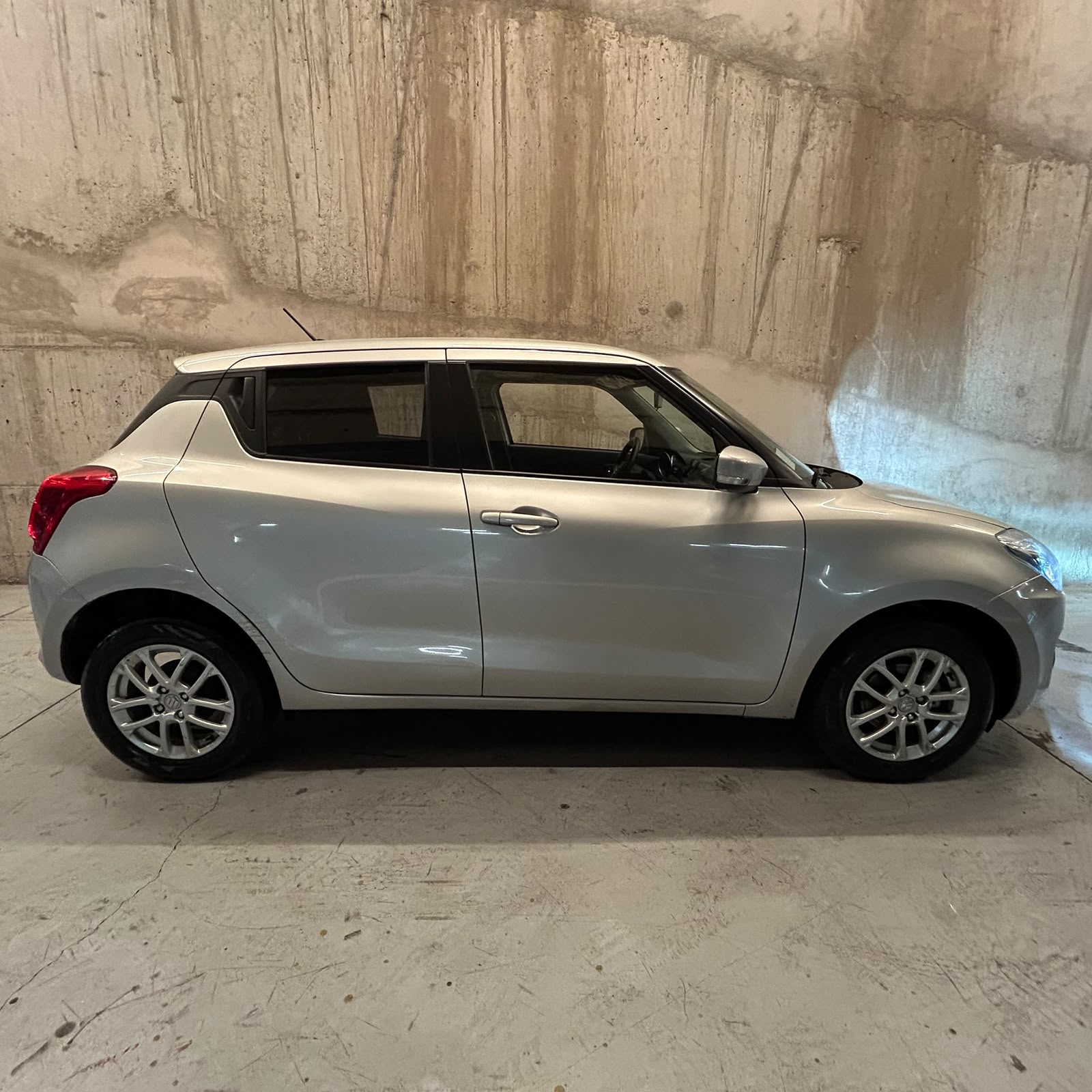 Vehicle media 6