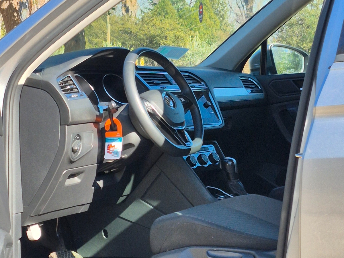 Vehicle media 9