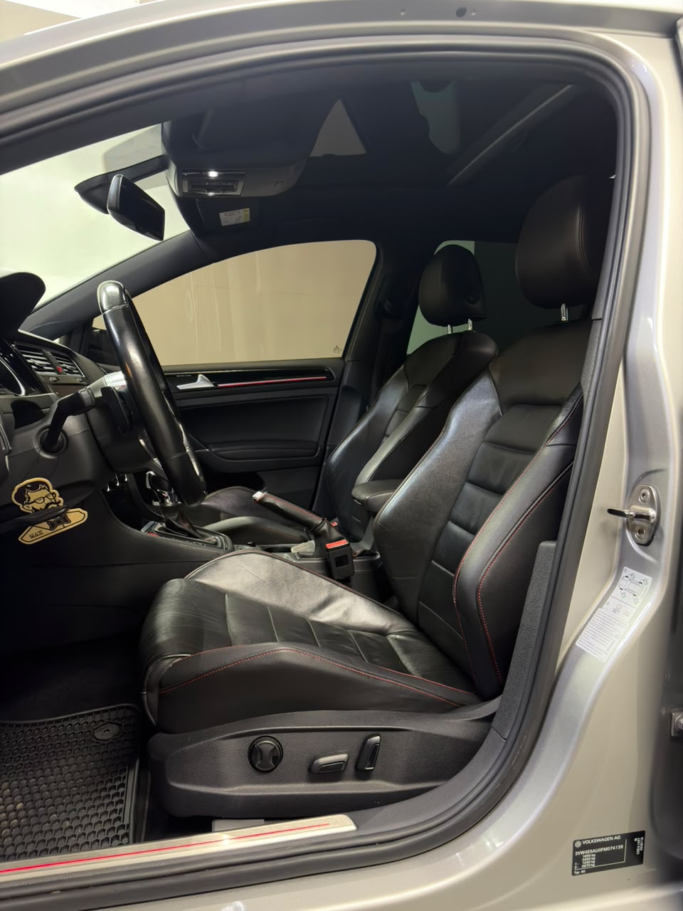 Vehicle media 10