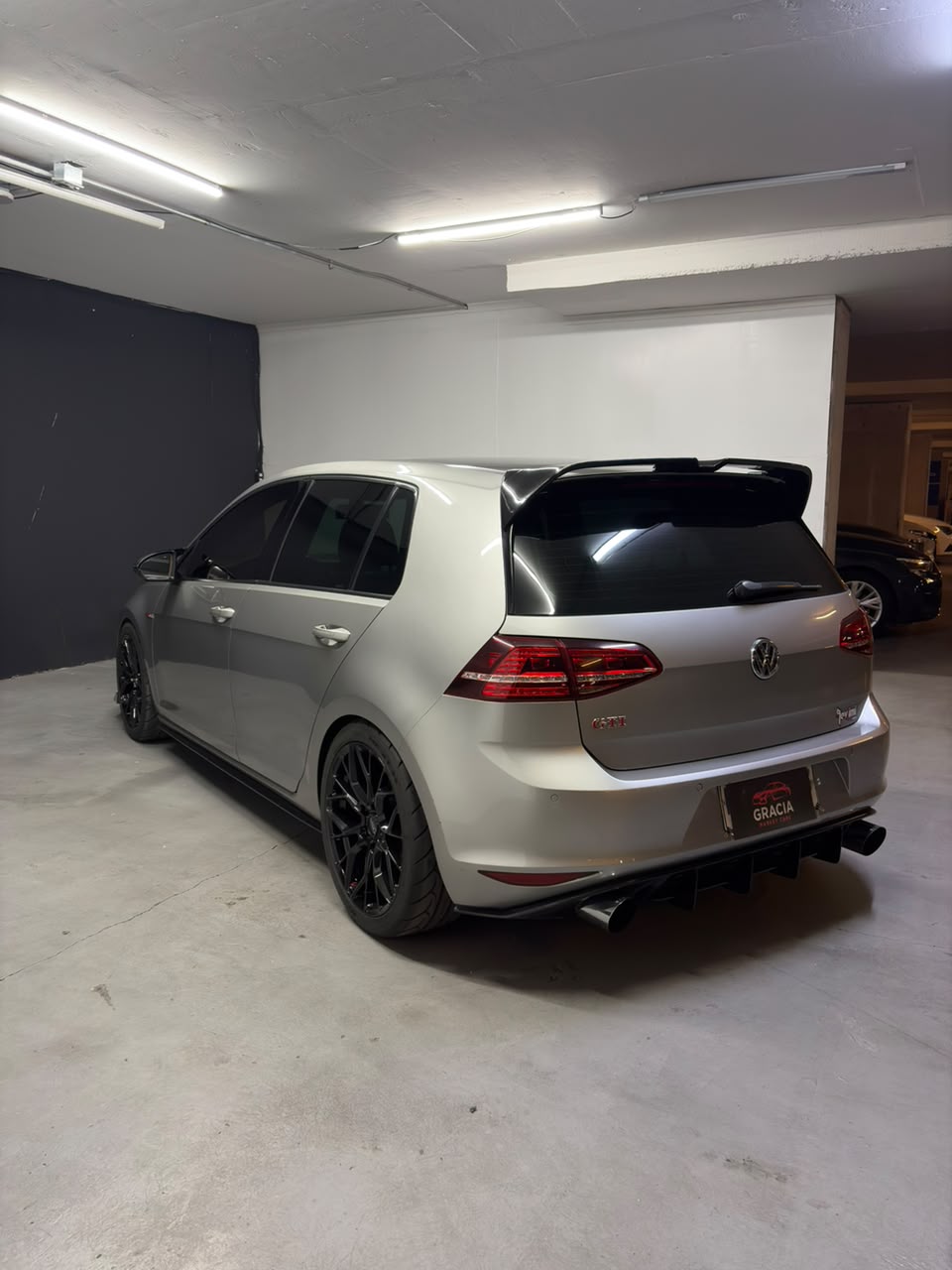Vehicle media 6