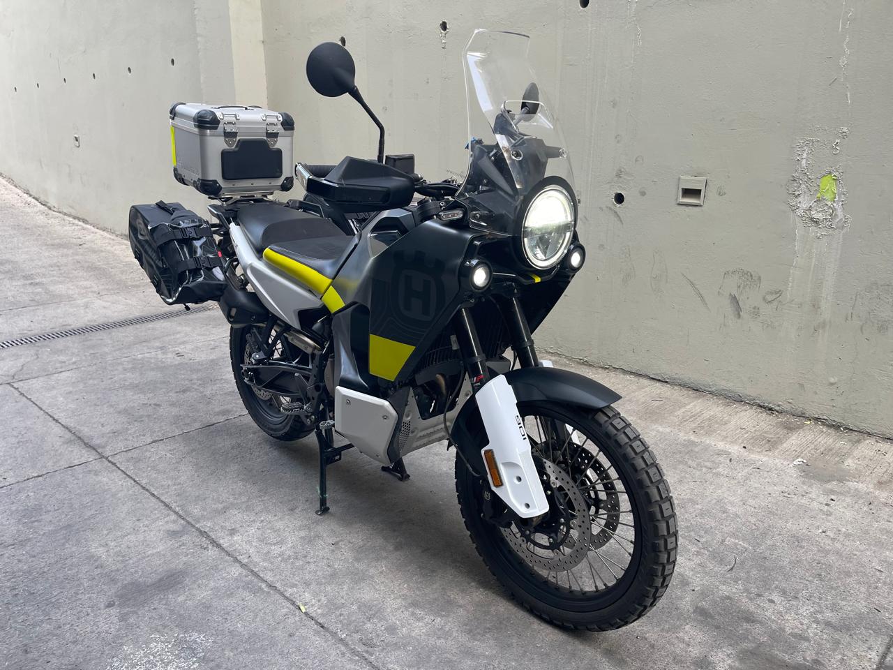 Vehicle media 9