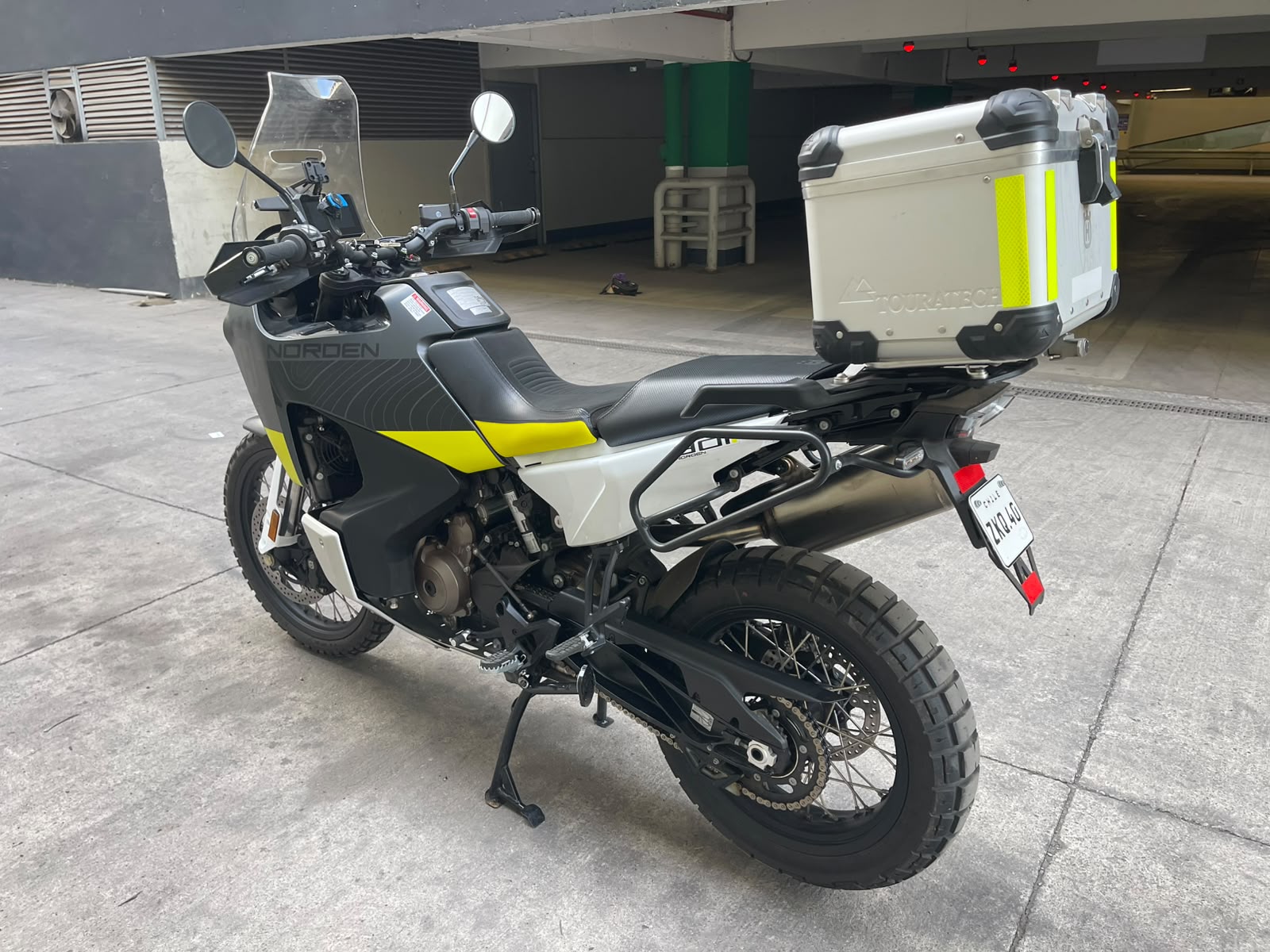 Vehicle media 8
