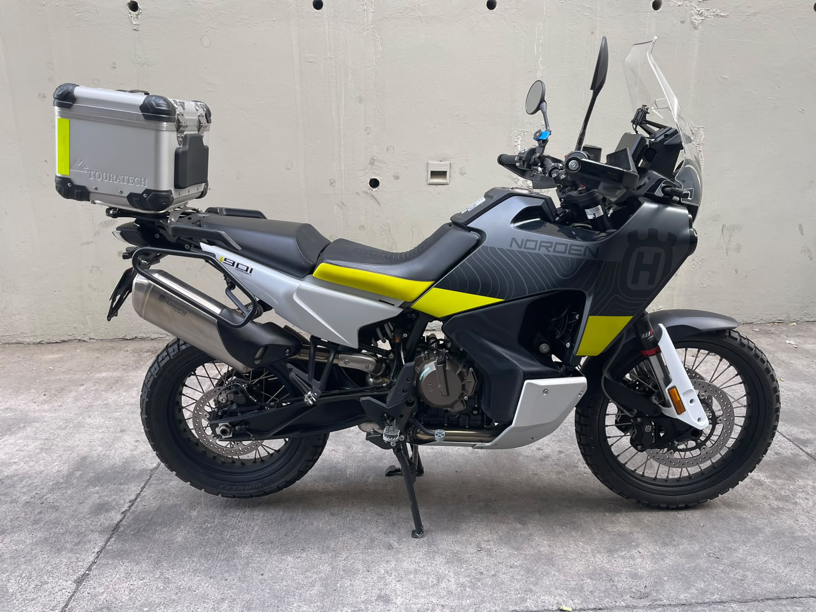 Vehicle media 6
