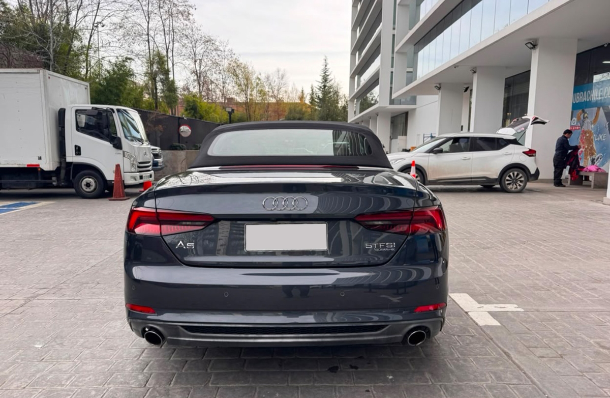Vehicle media 7