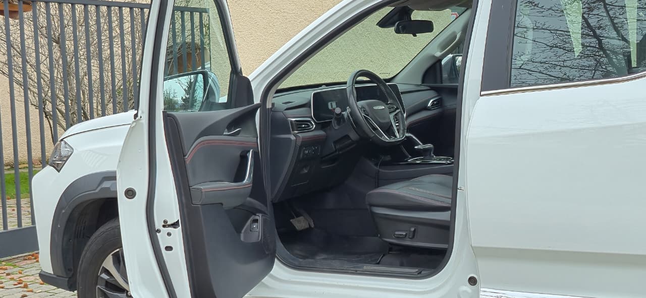 Vehicle media 10