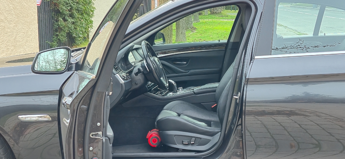 Vehicle media 10
