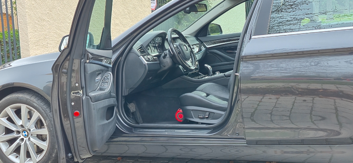 Vehicle media 9