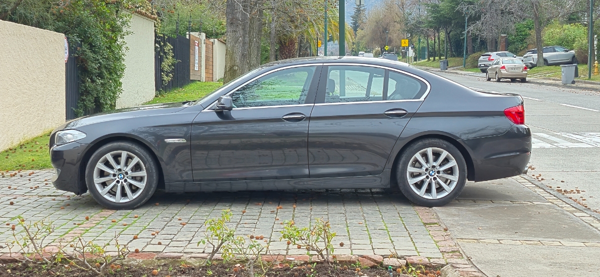 Vehicle media 8