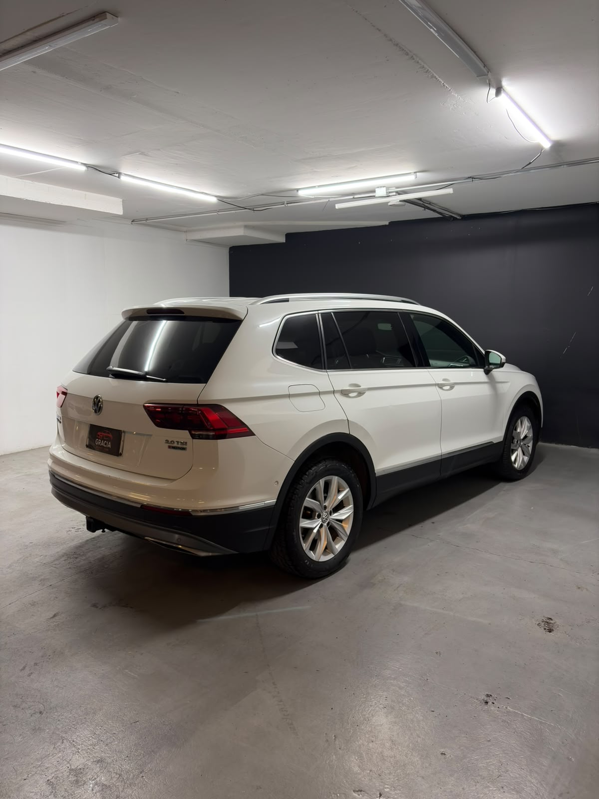 Vehicle media 4