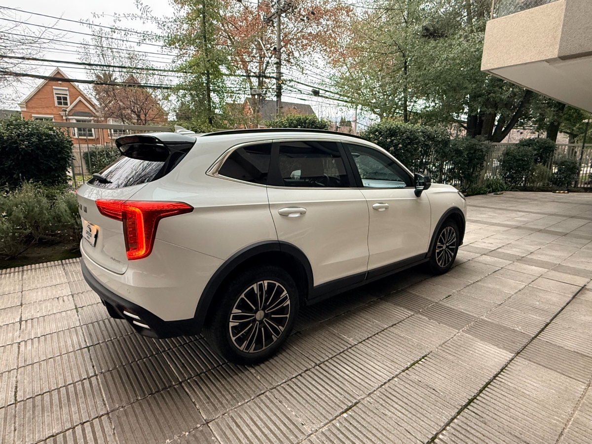 Vehicle media 6